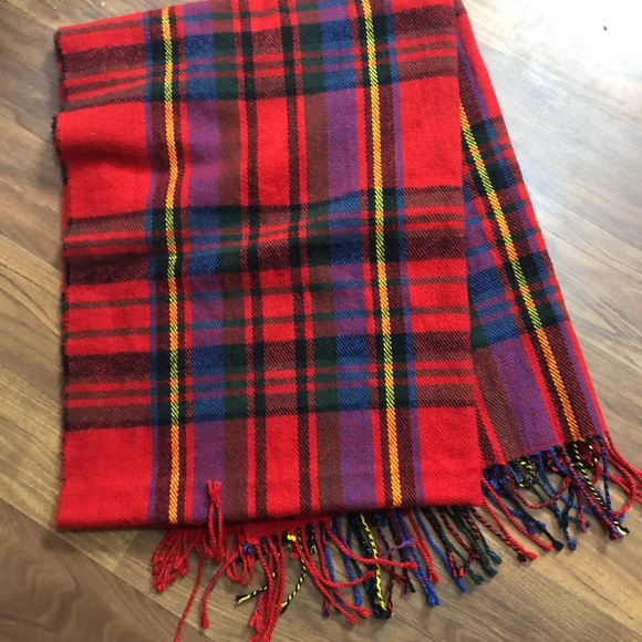 Red oversized beautiful scarf! - Picture 2 of 2